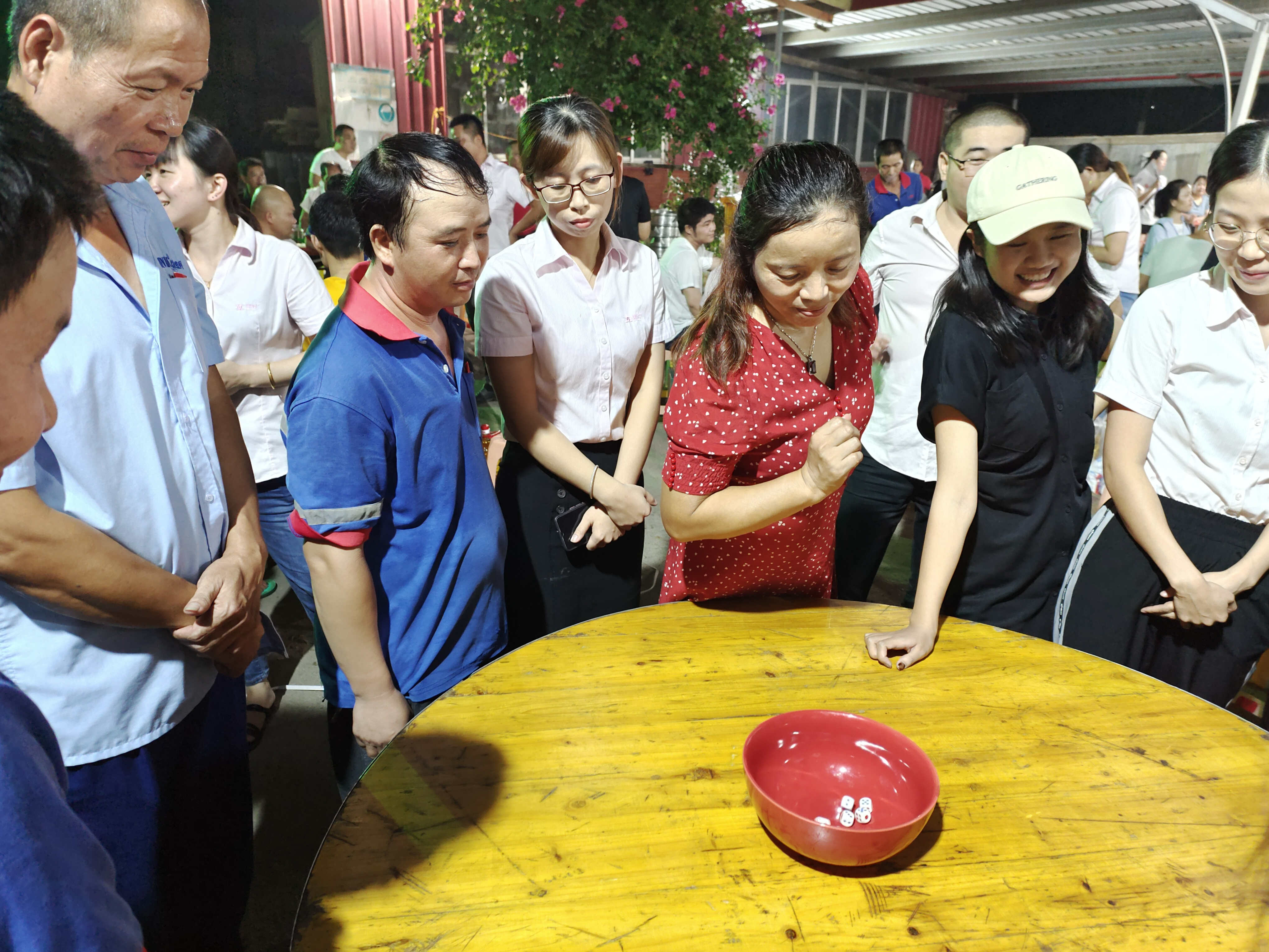 公司举行2022年中秋博饼晚宴_赢天堂