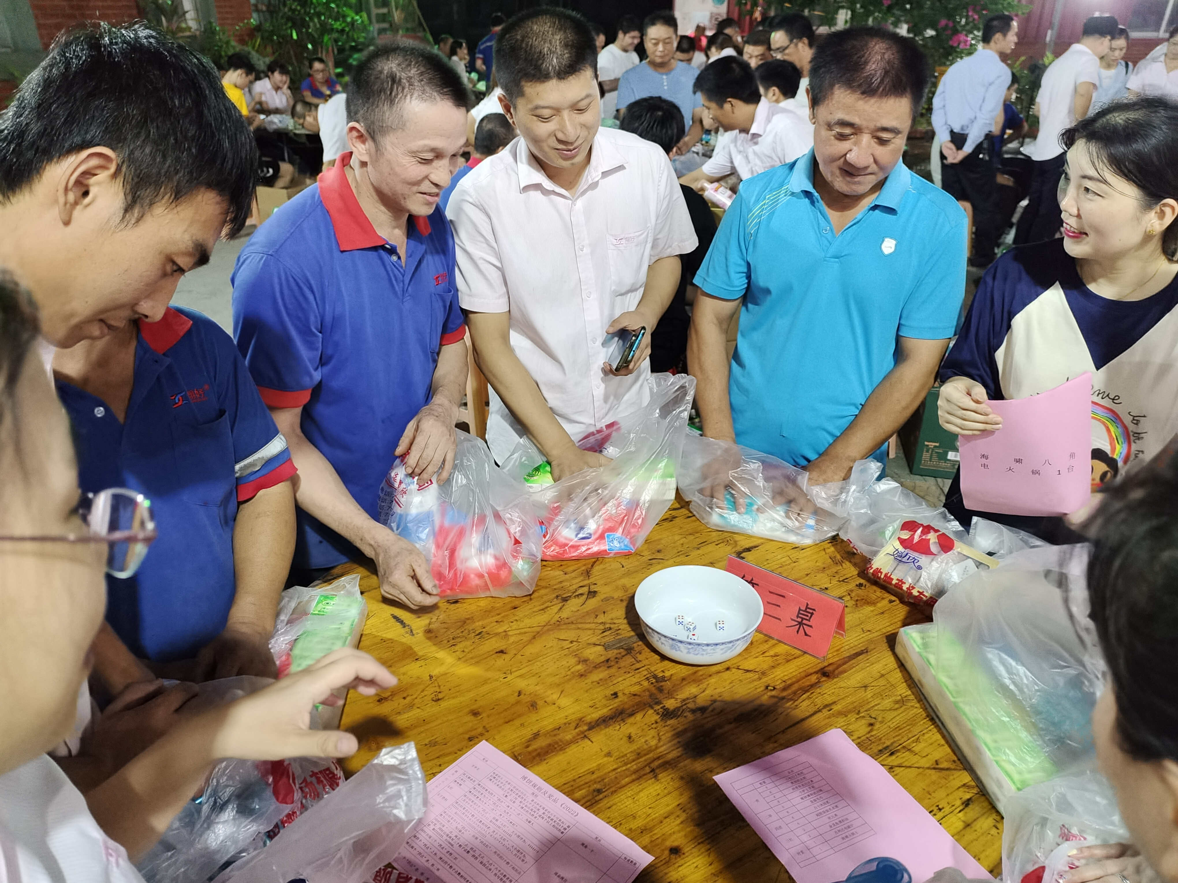 公司举行2022年中秋博饼晚宴_赢天堂