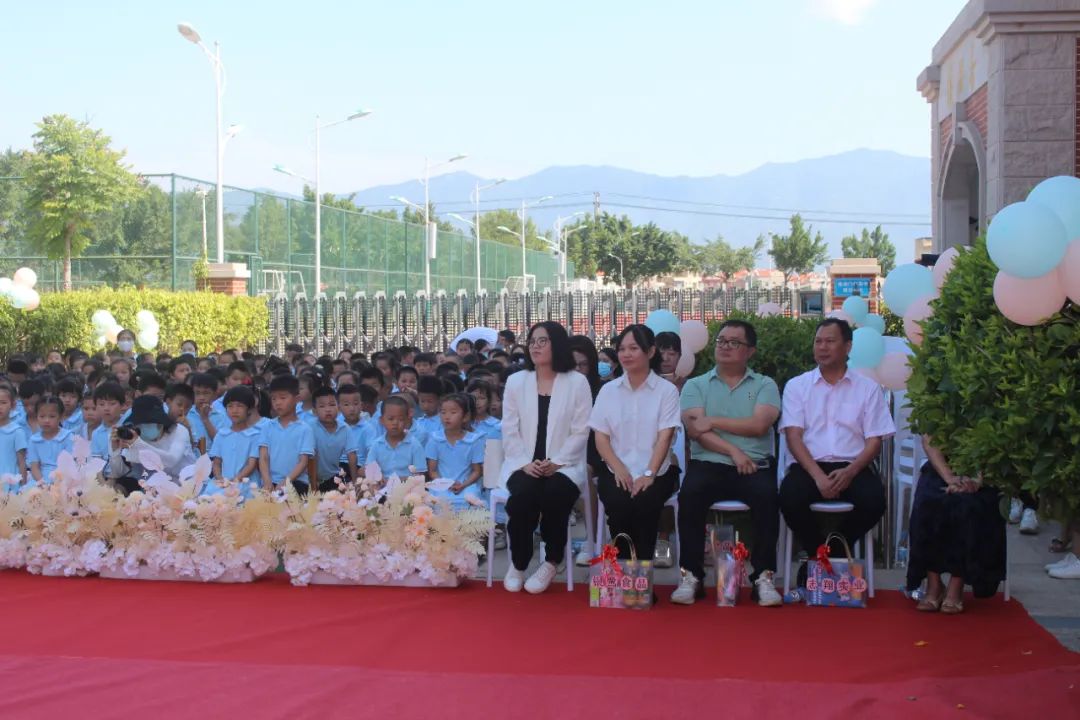 大手拉小手 关敬重生长——公司与新圩学校、新圩第一、第二中心幼儿园开展“六一”儿童节关爱活动_赢天堂